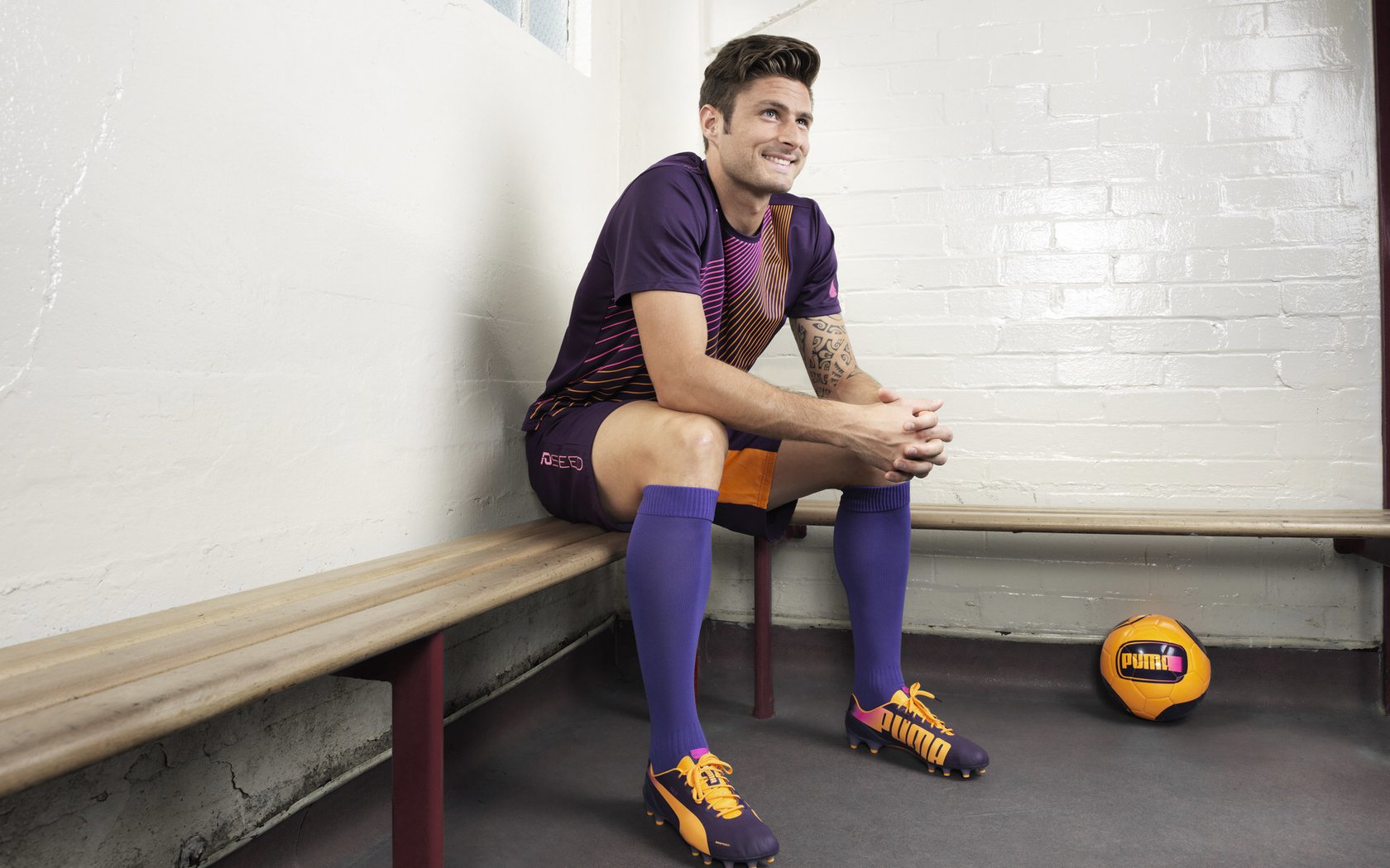 开云体育平台-冰火两重天，本泽马五连胜强势领跑，阿贾克斯主帅深陷下课危机，冰火两重天，本泽马五连胜领跑，阿贾克斯主帅陷下课危机